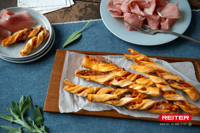 Knusprige Pizzastangerl mit REITER Innviertler Prosciutto und Salbei ...